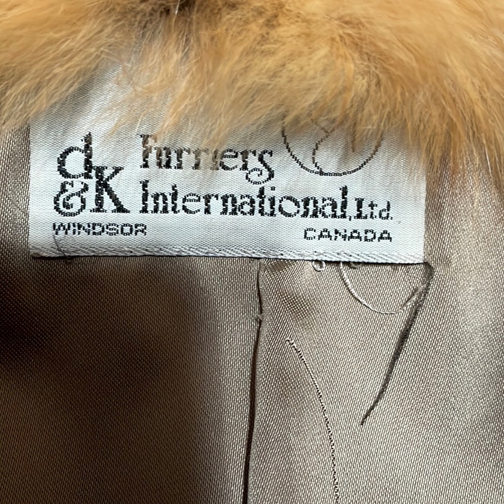 Genuine fox coat. SIZE SMALL